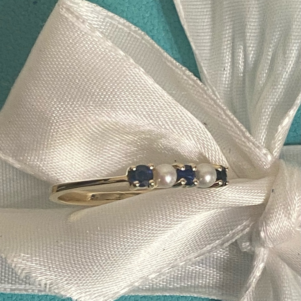 Tiffany & Co. 18K Yellow Gold Pearl & Blue Sapphire Ring 9 1/2 - Picture 13 of 16